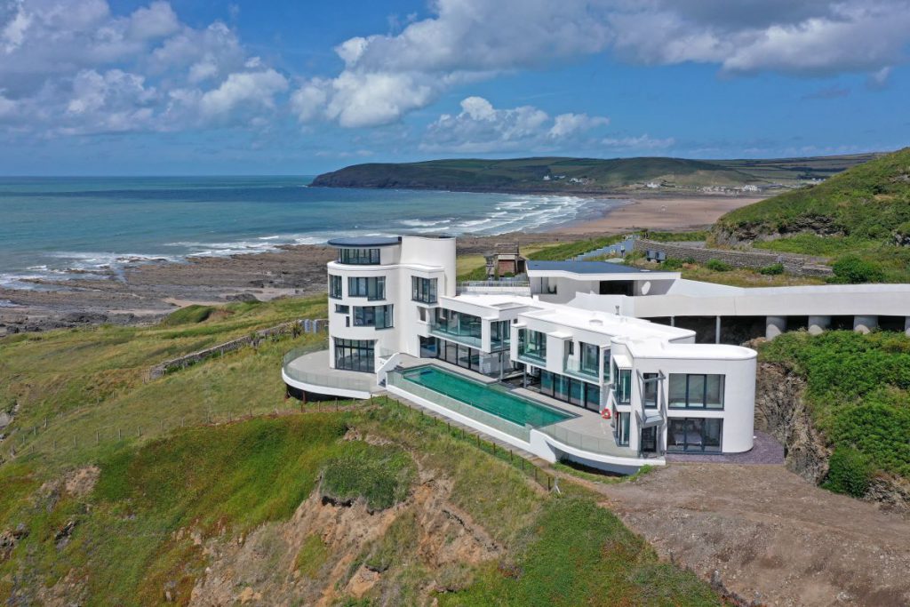 the chesil cliff modern house