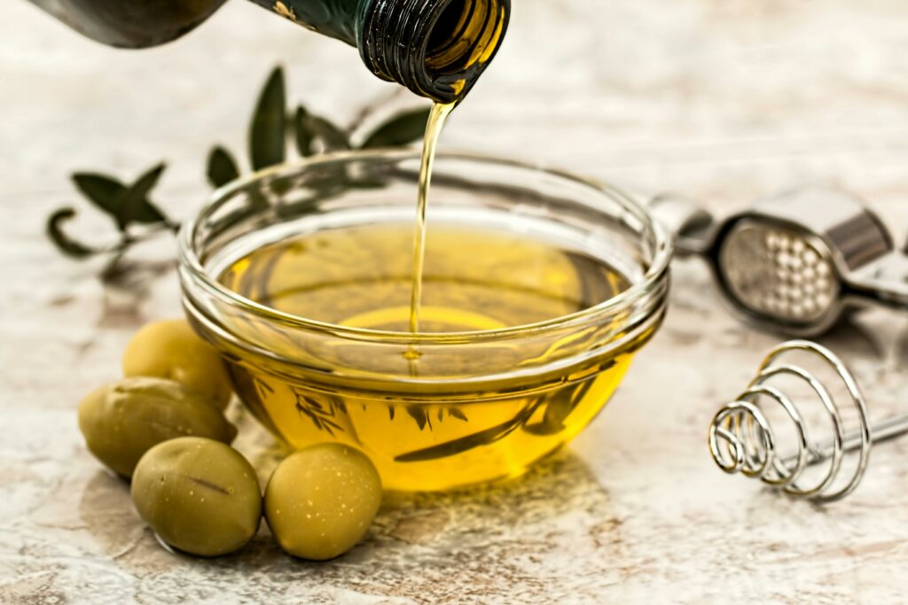 Benefits and Uses of Castor Oil for hair growth